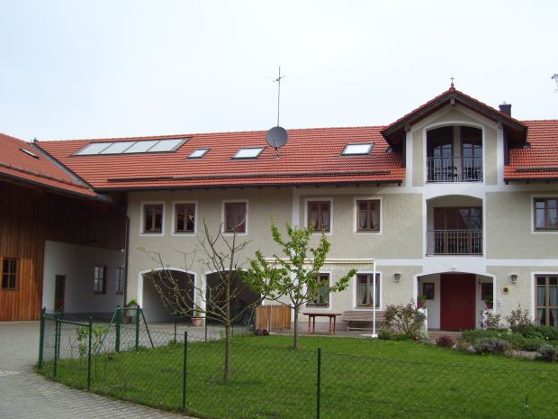 Wohnhaus mit Maschinenhalle und Werkstatt Egmating