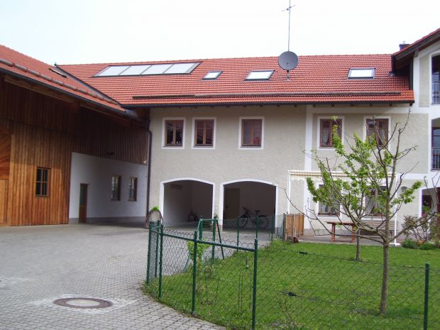 Wohnhaus mit Maschinenhalle und Werkstatt Egmating
